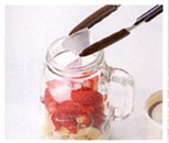 家庭用の氷や凍らせた果物を液体と一緒に攪拌する
