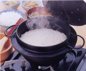 岩鋳ごはん鍋で炊いたご飯は、とってもふっくらで美味しい