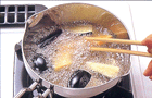 宮崎製作所 ジオ・プロダクトの行平鍋で、色艶良くカラッと揚げる